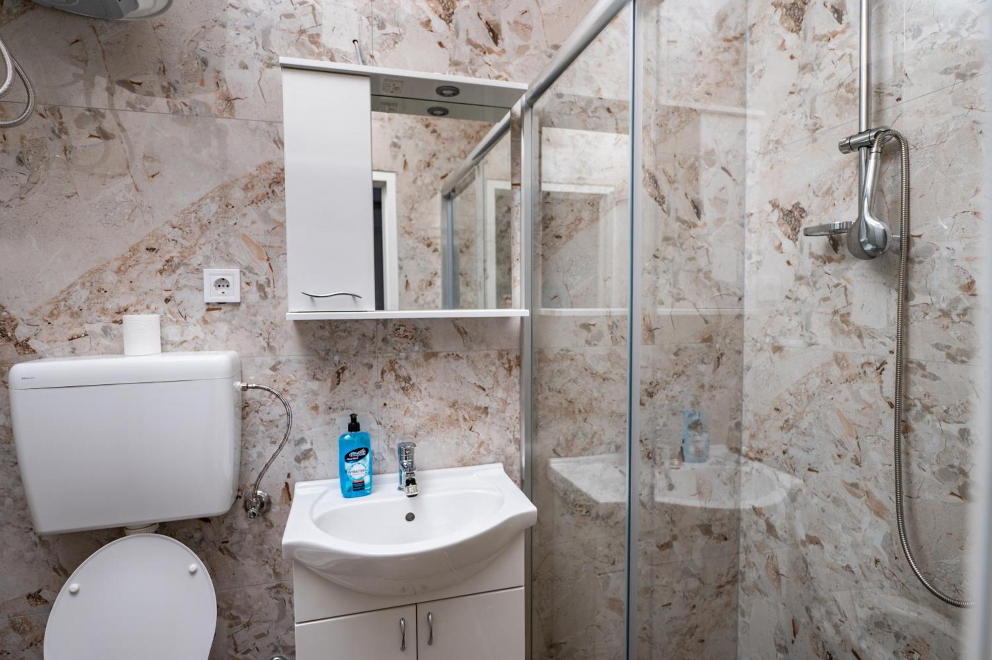 Apartmani Kaan Podgorica Ngoại thất bức ảnh