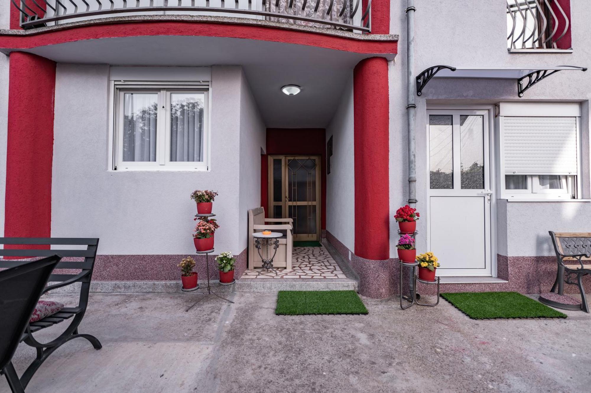 Apartmani Kaan Podgorica Ngoại thất bức ảnh