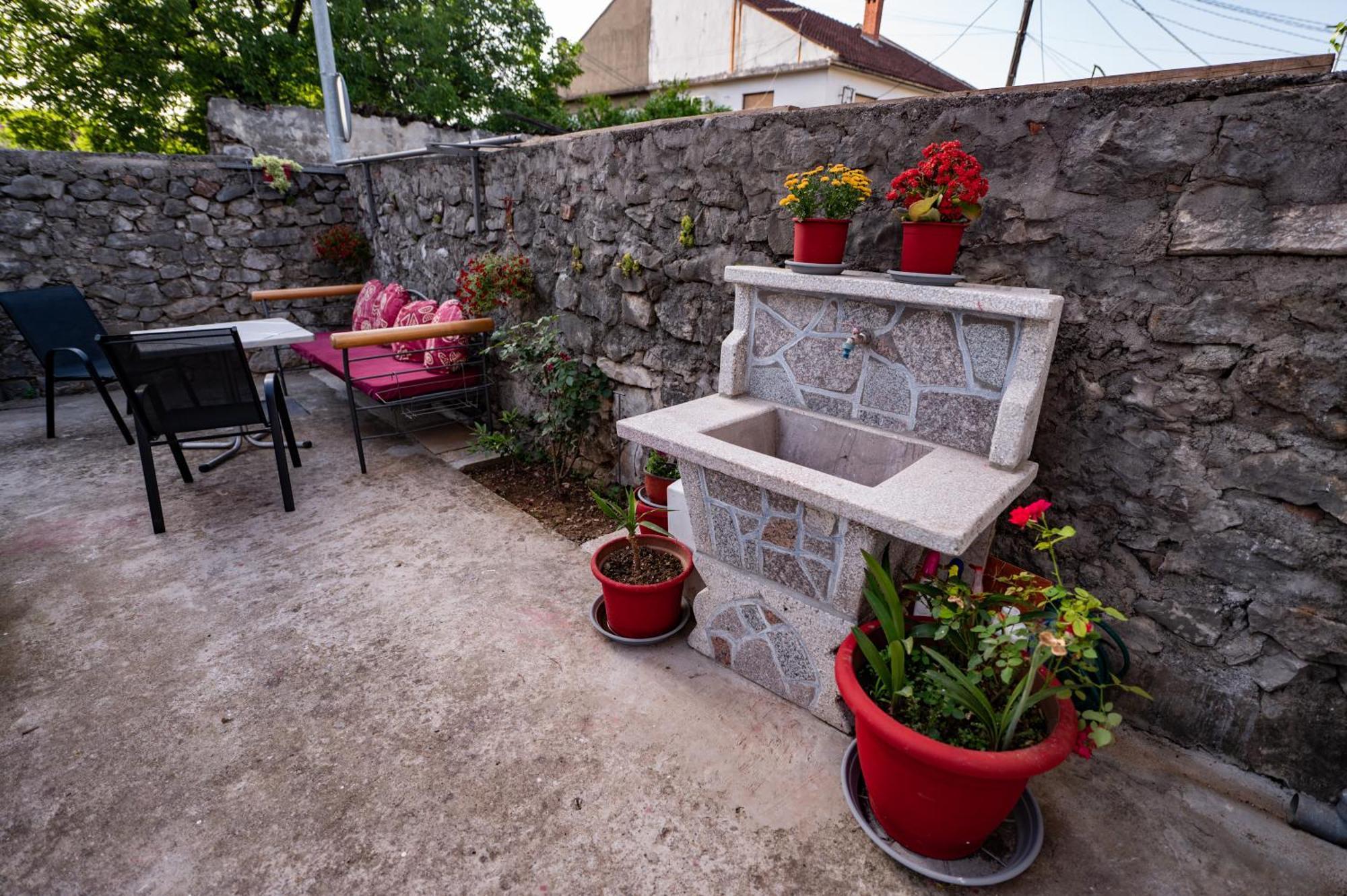 Apartmani Kaan Podgorica Ngoại thất bức ảnh